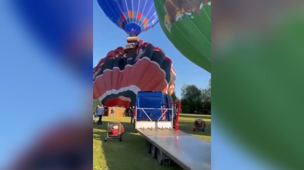 Video: Crash beim Start: Heißluftballon schlitzt zweiten Ballon auf