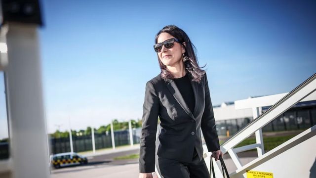 Video: Auf letzter Dienstreise zieht Annalena Baerbock alle Blicke auf sich