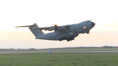 Für Patienten aus Gaza: Bundeswehr fliegt Hilfsgüter aus