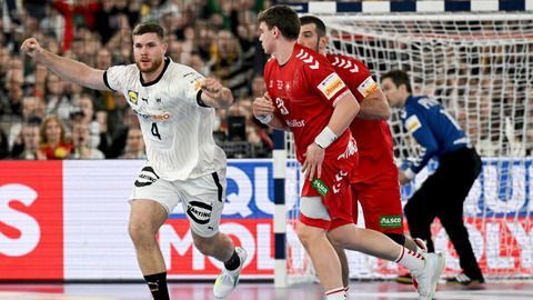 Kantersieg Vor Rekord-Kulisse: Handballer Mit EM-Traumstart | Presse ...