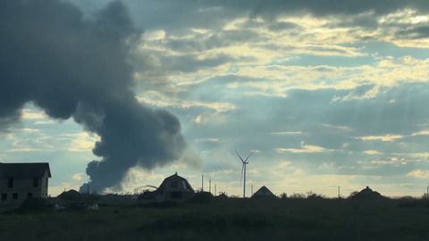 Nach russischem Angriff: Habecks Konvoi passiert Rauchsäule