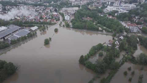Bei Rettungsaktion in Oberbayern: Feuerwehrmann stirbt in den Fluten