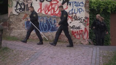 Neunjährige auf Schulweg verschwunden: Polizei startet große Suchaktion