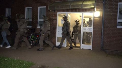 SEK-Einsatz: Angriff mit Mistgabel auf Polizisten in Hamburg