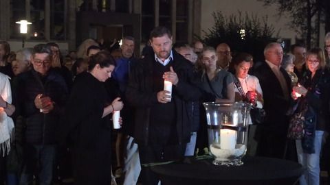 Eine Woche nach dem Anschlag: Gedenkminute in Solingen