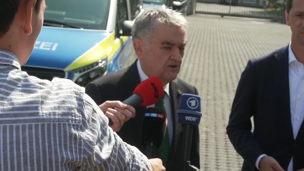 Nach Messerangriff in Siegen: Reul prüft Taschenkontrollen auf Festen