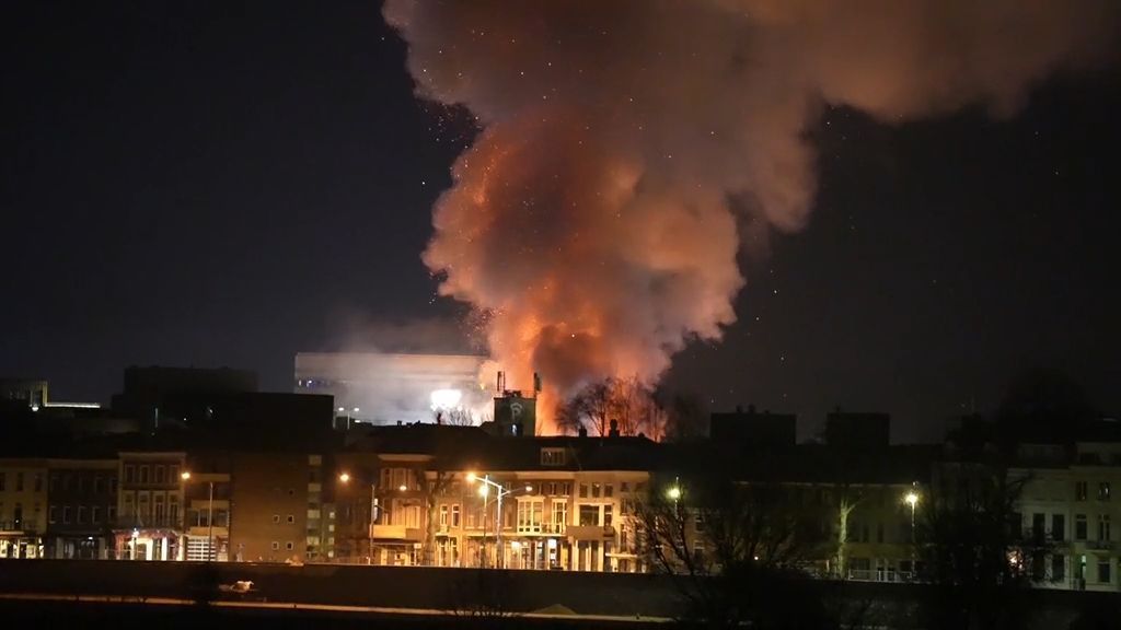 Niederlande: Flammenmeer in Arnheim zerstört mehrere Häuser