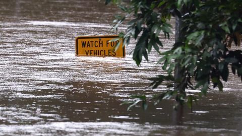 Überschwemmungen an Australiens Ostküste: Regen dauert weiter an