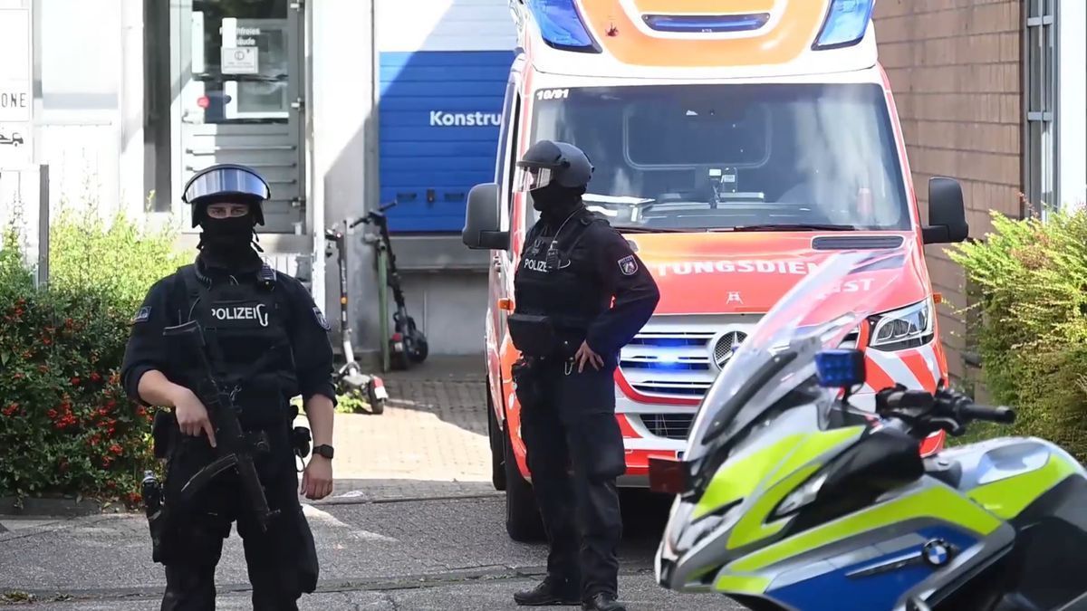 Polizeieinsatz an Berufskolleg in Essen – Lehrkraft verletzt