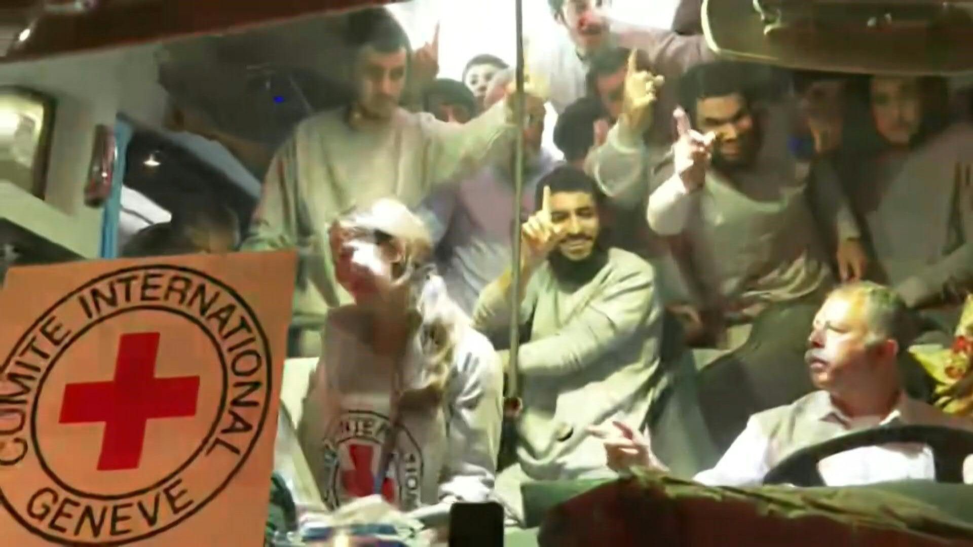 Released Palestinian prisoners arrive in Beitunia