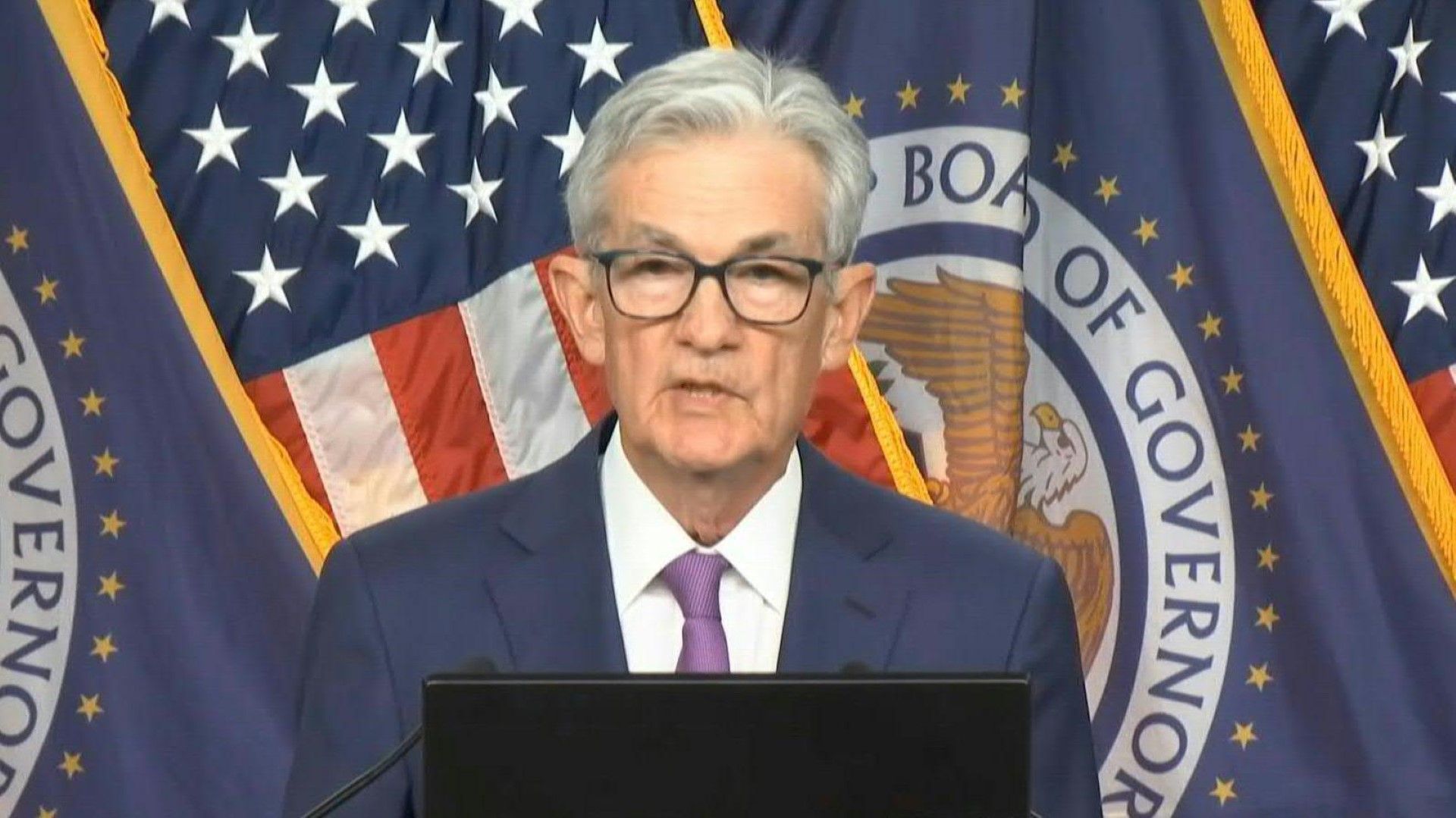 Fed says risks to achieving goals 'moving into better balance'