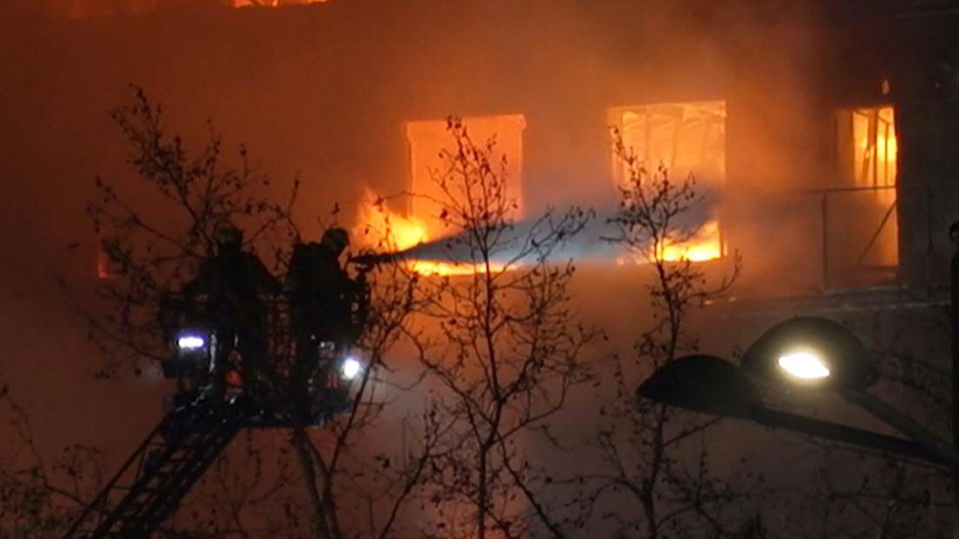 Fire ravages residential high-rise in Spain's Valencia