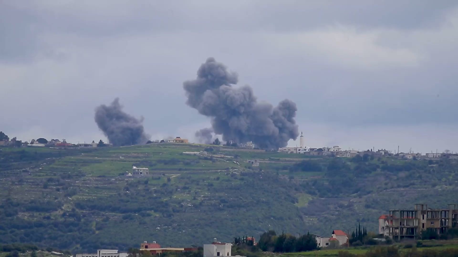 Huge clouds of smoke billow after Israeli strike on south Lebanon