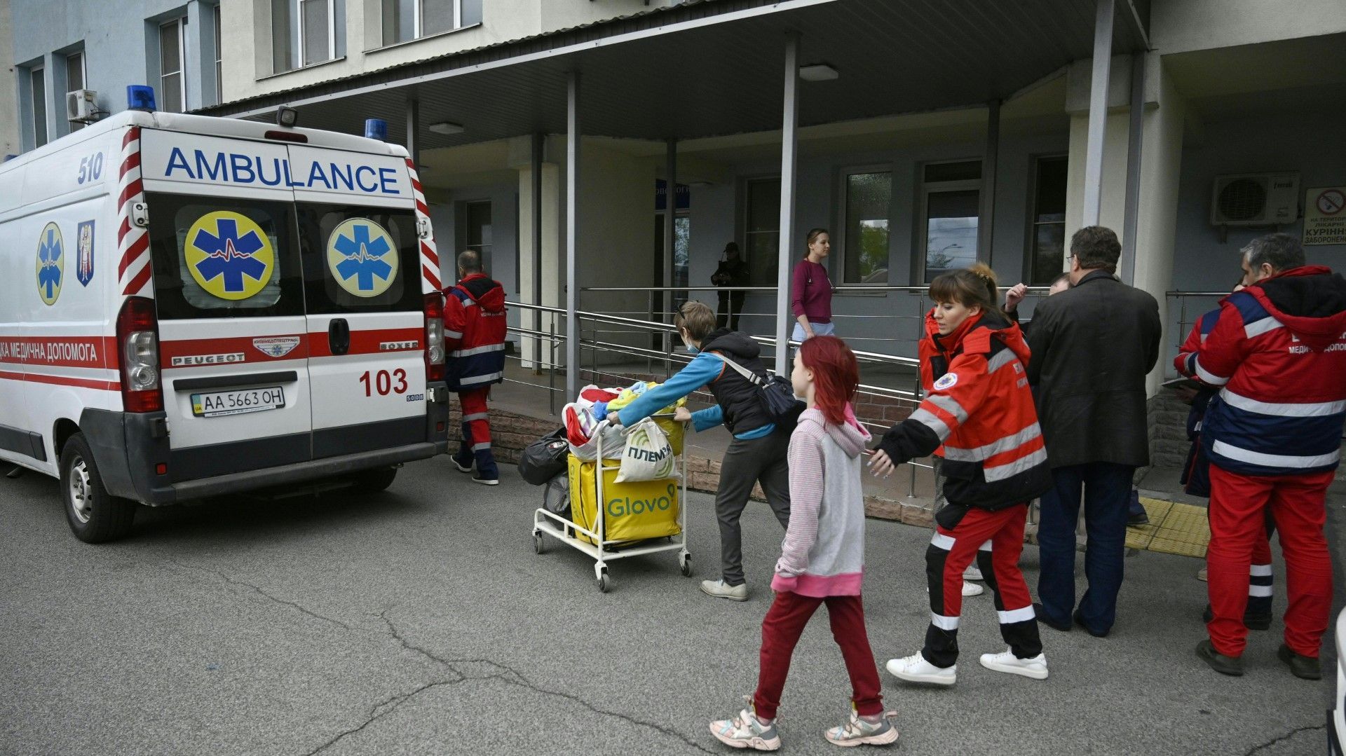 Russian attacks feared: Kiev evacuates two clinics