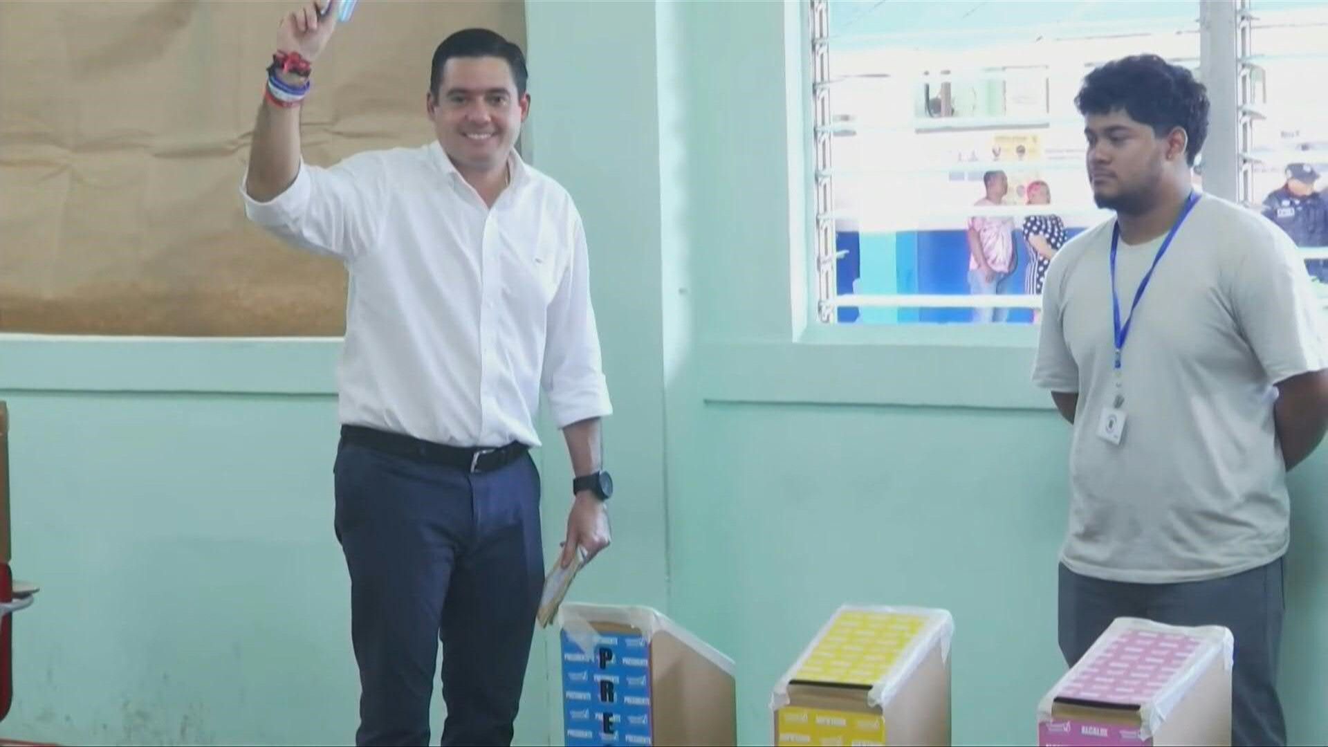 PanamA presidential candidate Carrizo casts his vote in the capital