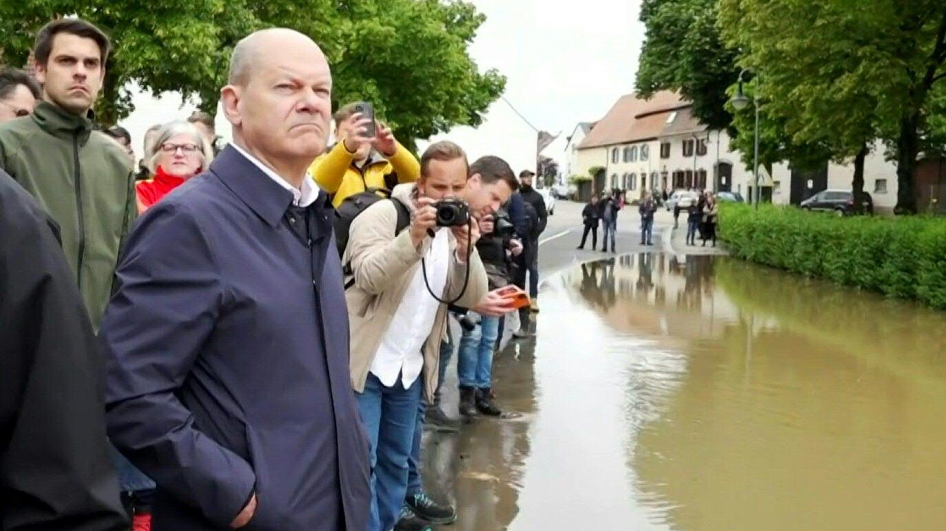 Scholz besucht Hochwassergebiet im Saarland