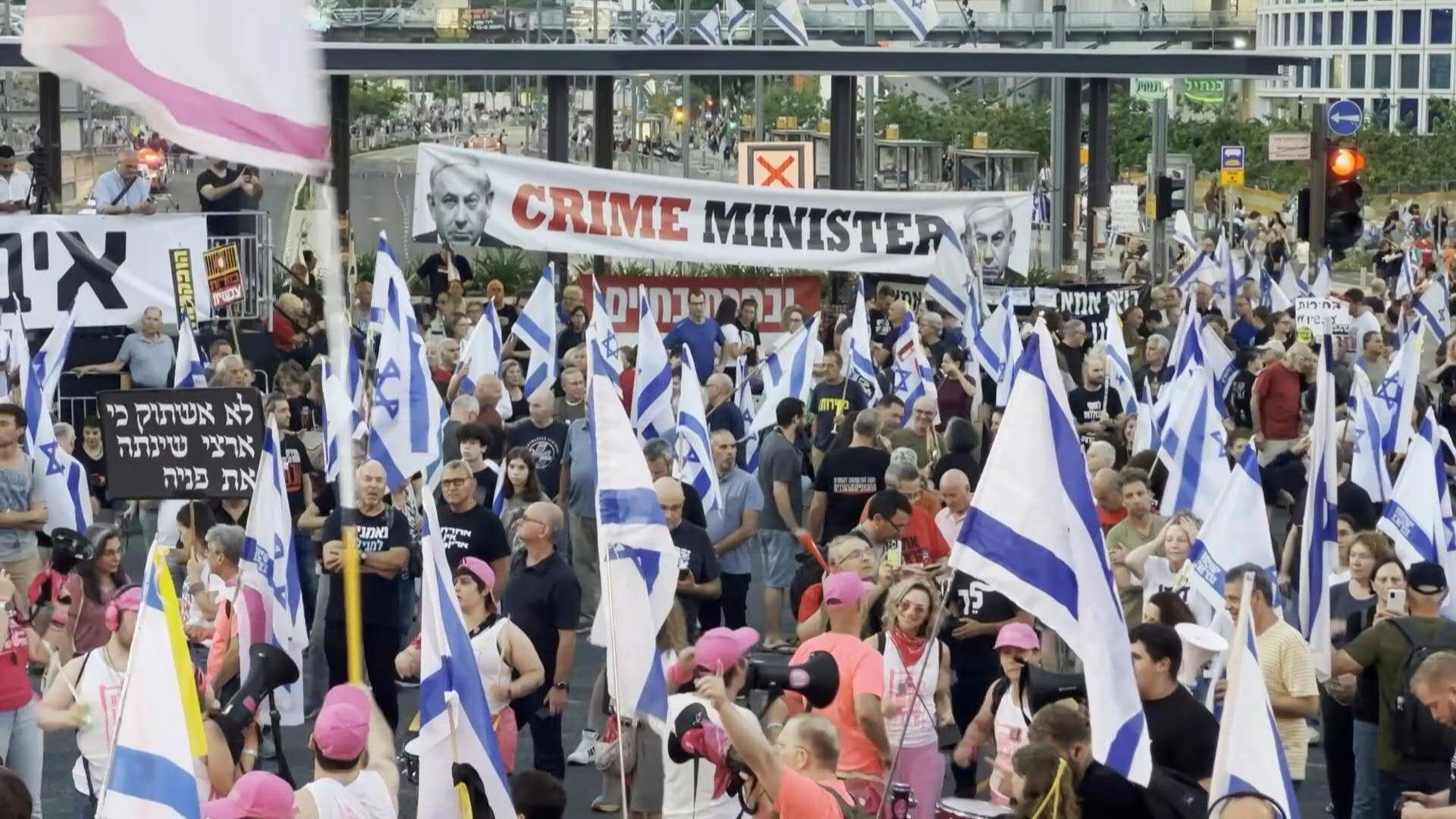 Israelis in Tel Aviv rally against the government
