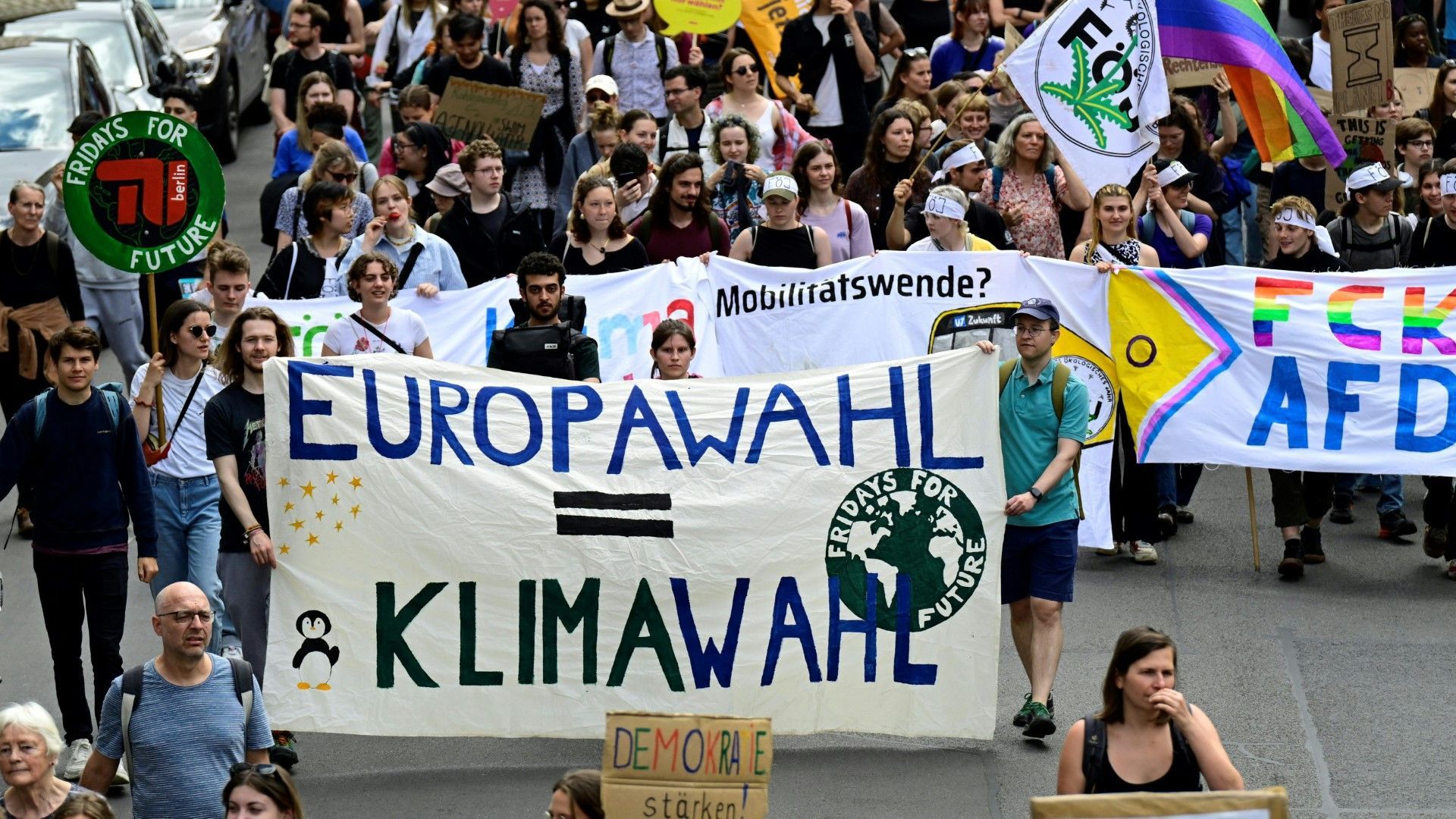 Klimastreik in Berlin vor Europawahl: "Wichtigste Wahl seit Jahren"