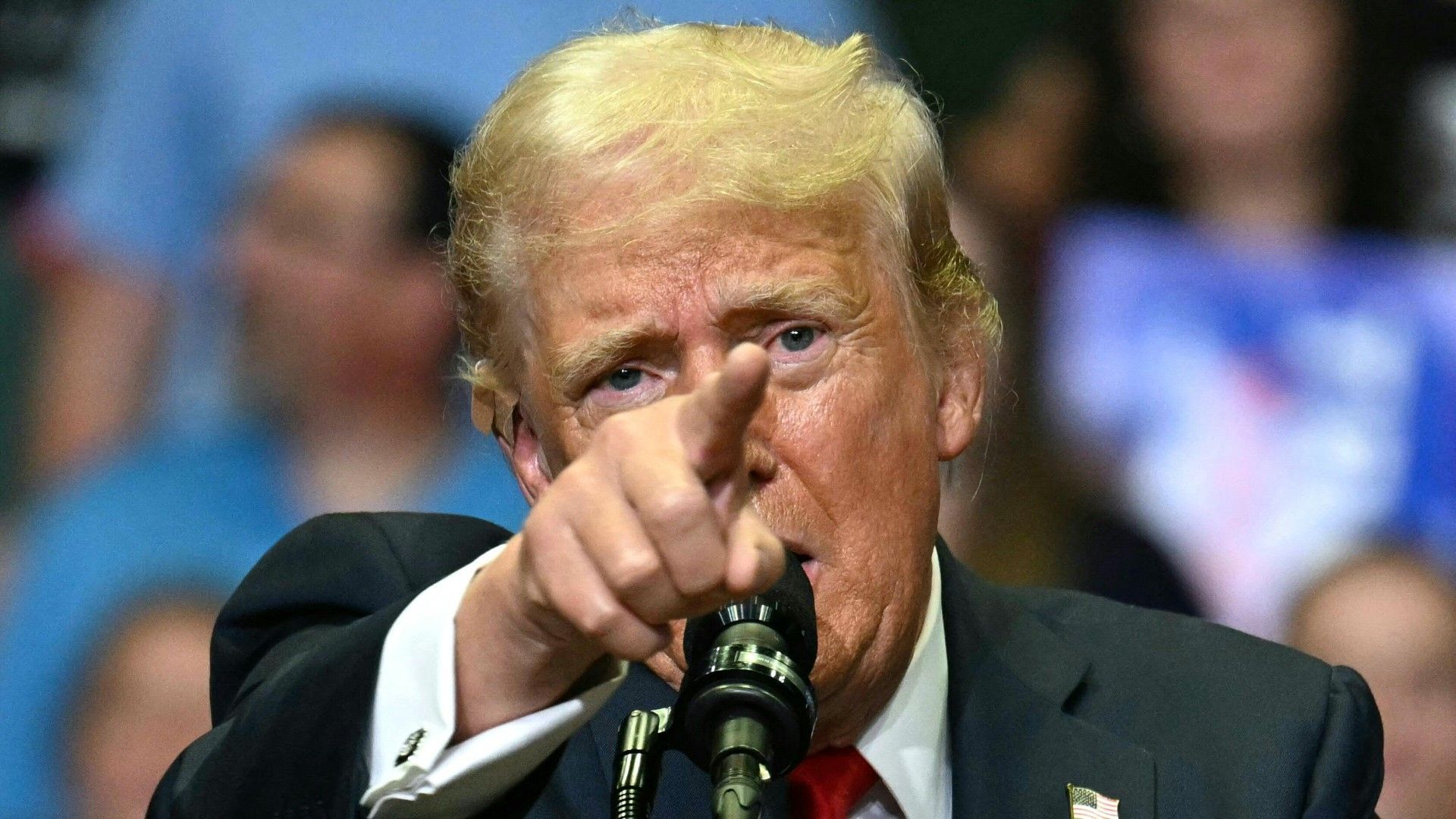 Trump zurück im Wahlkampf: "Kugel für die Demokratie eingefangen"