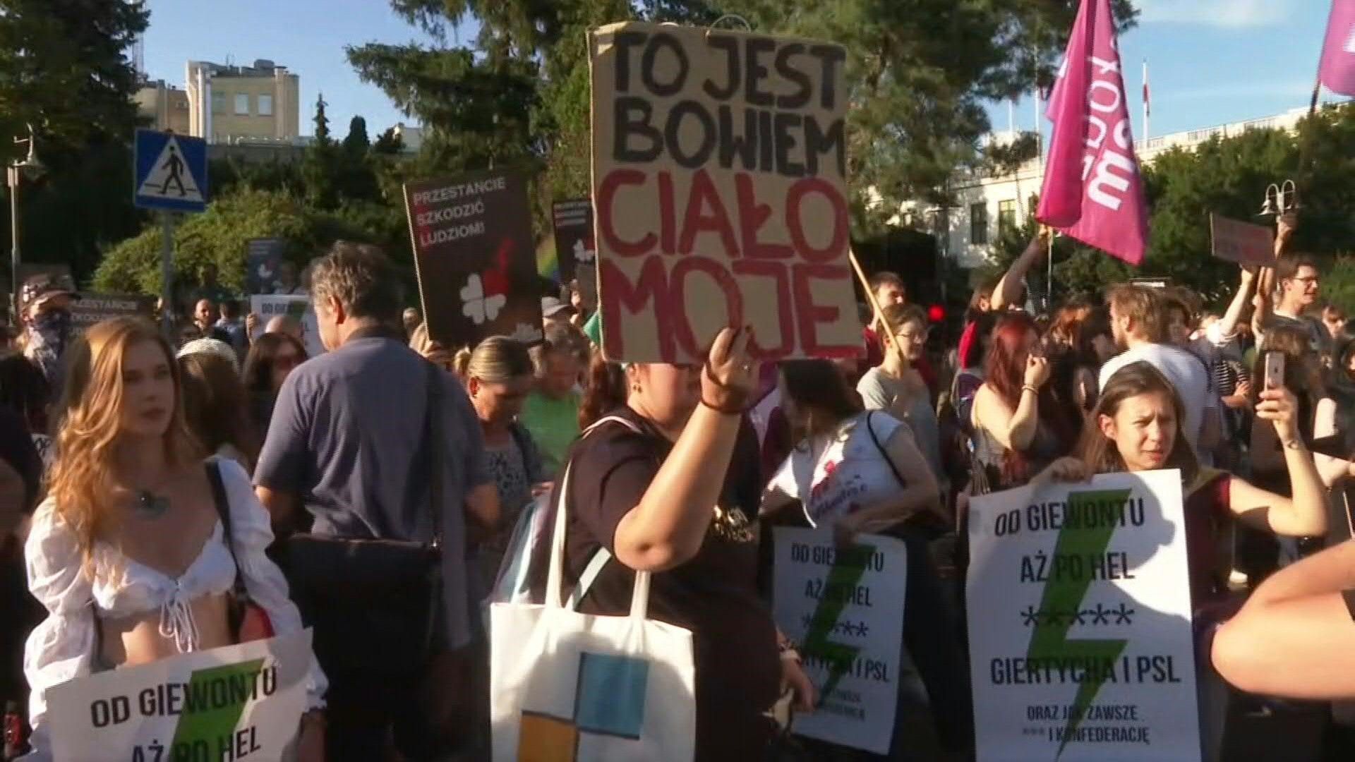 Hundreds protest in Warsaw after parliament rejects bill to decriminalise abortion assistance