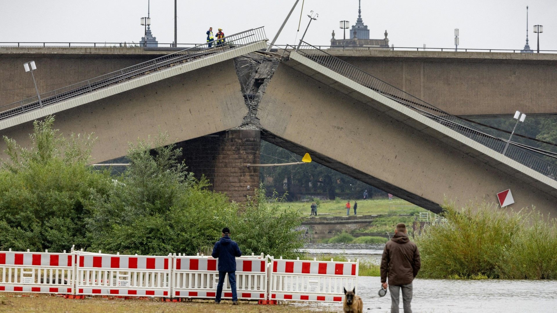 Aufräumarbeiten an eingestürzter Brücke in Dresden abgeschlossen - Video