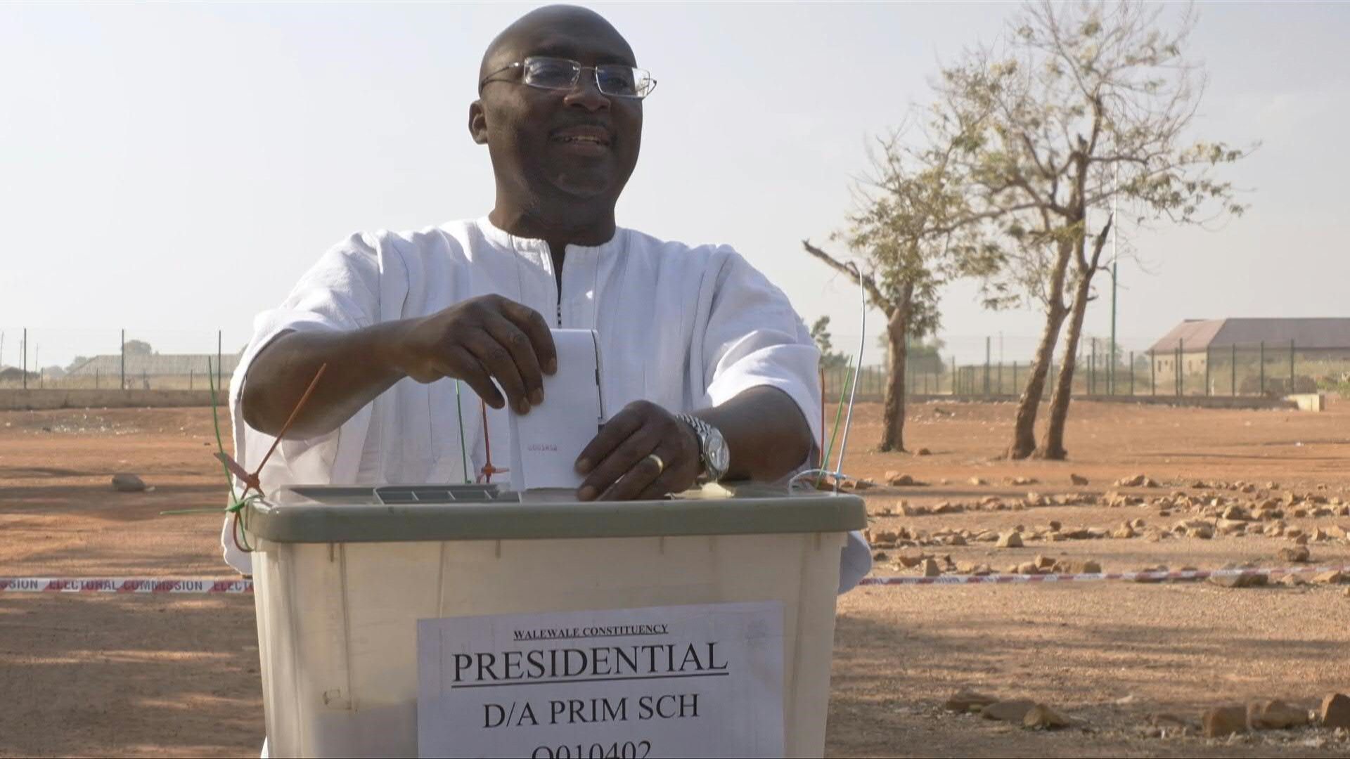 Ghana's ruling party candidate Mahamudu Bawumia votes in presidential election