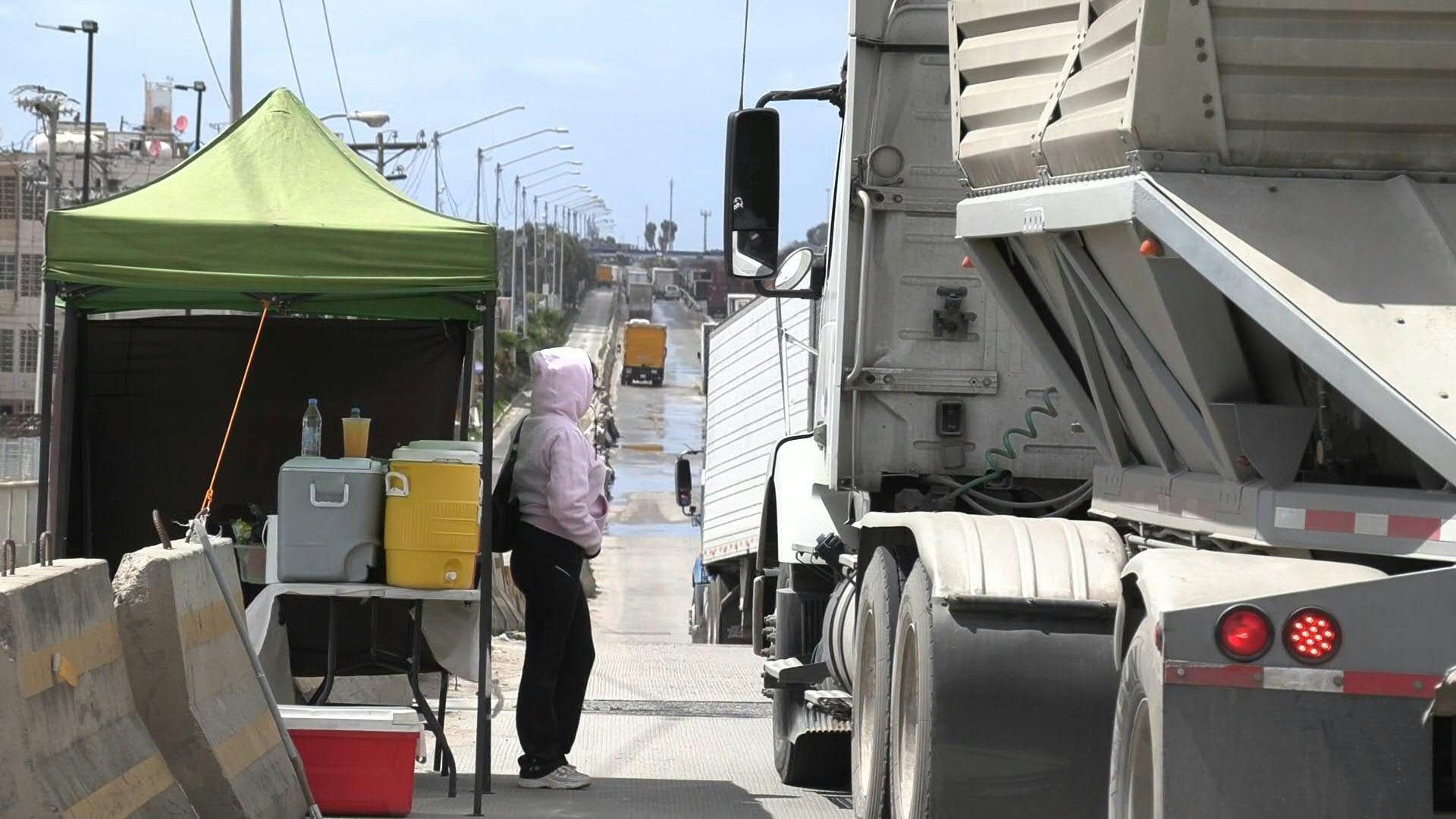 Video: Trucks cross Mexico-US border as Trump announces country-specific reciprocal tariffs