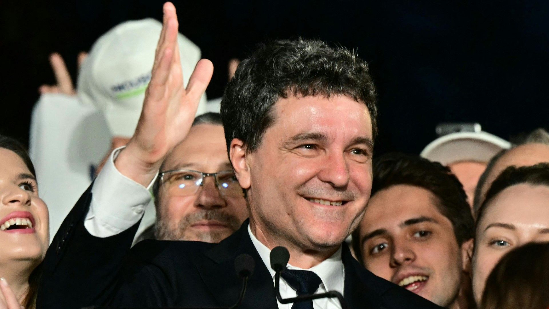 Stichwahl um Präsidentenamt in Rumänien: Pro-europäischer Kandidat gewinnt