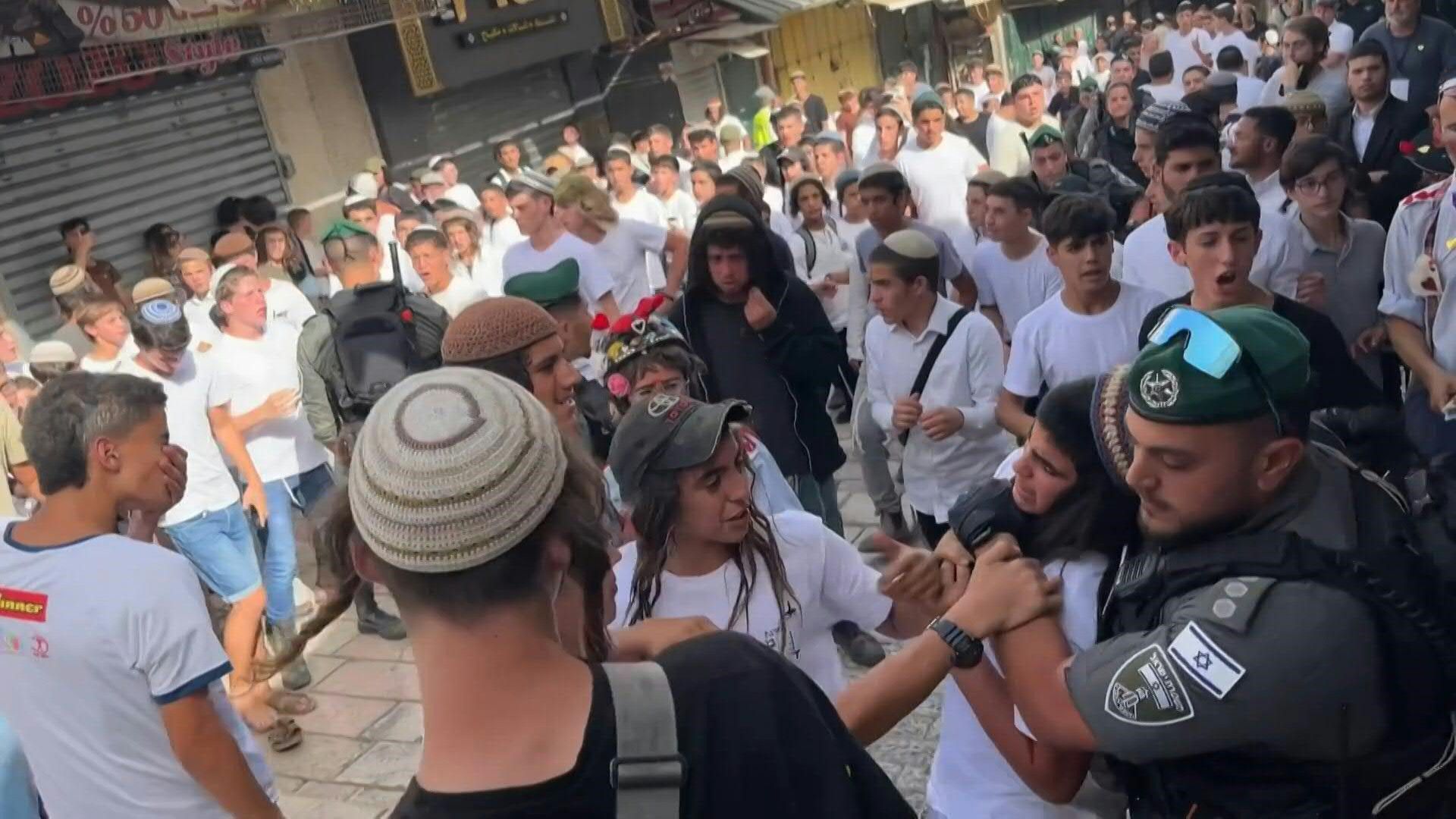 Scuffles with police as Israelis celebrate Jerusalem Day under shadow of Gaza war