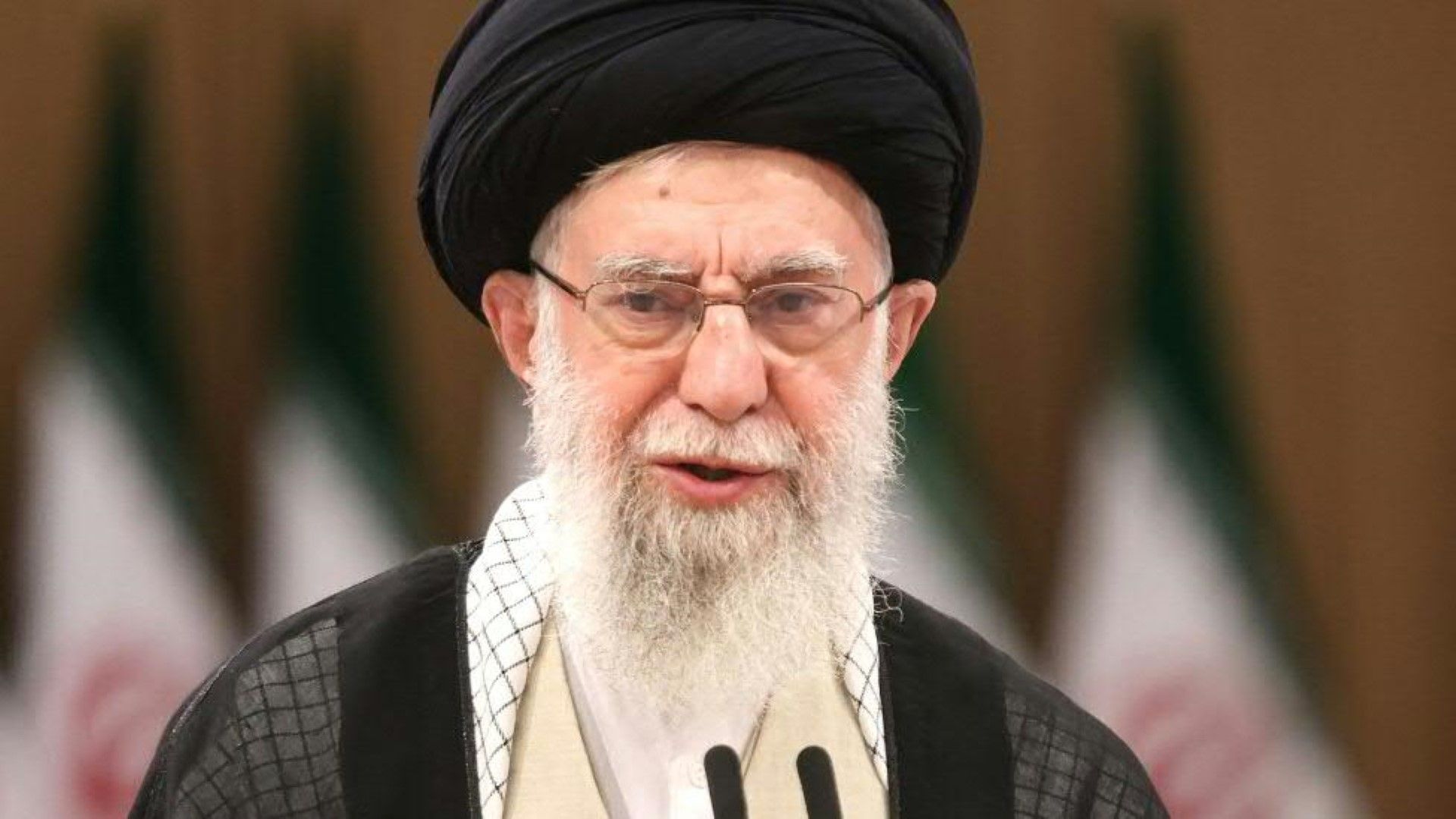 Chamenei: „Der Iran wird niemals aufgeben“