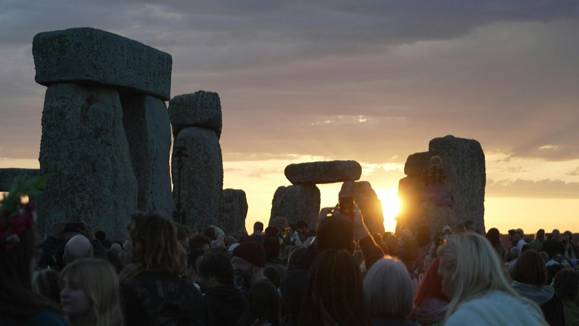 Video: Sun rises over Stonehenge as thousands gather to celebrate summer solstice