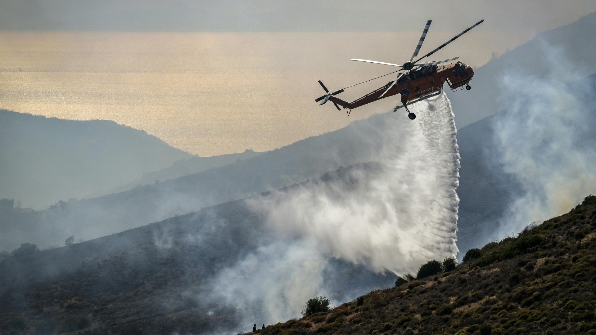 Waldbrand in Griechenland – Menschen in Sicherheit gebracht
