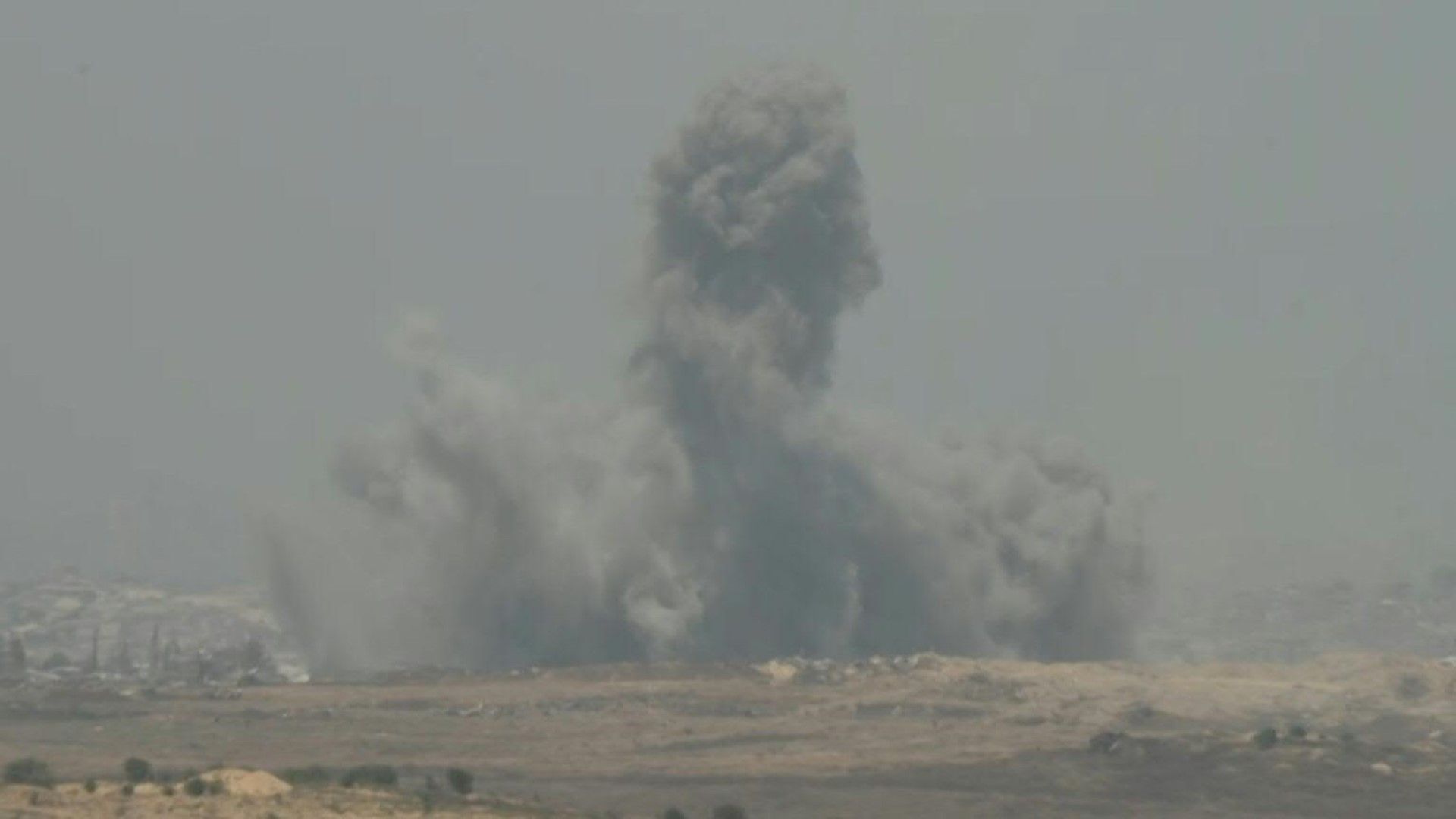 Massive smoke cloud billows from north Gaza as Israel steps up operations