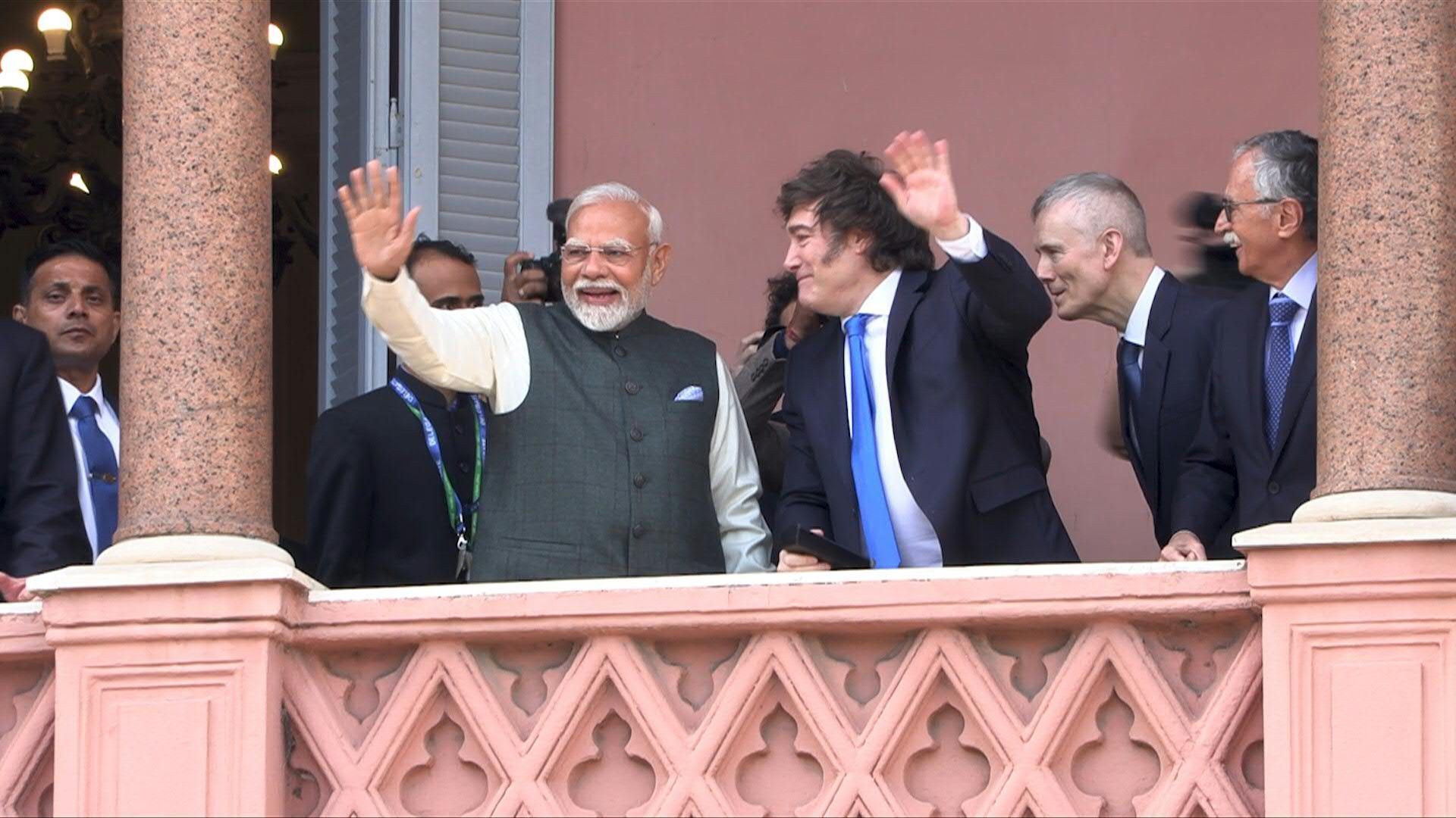Indian PM Modi and Argentine President Milei greet supporters from Casa Rosada balcony