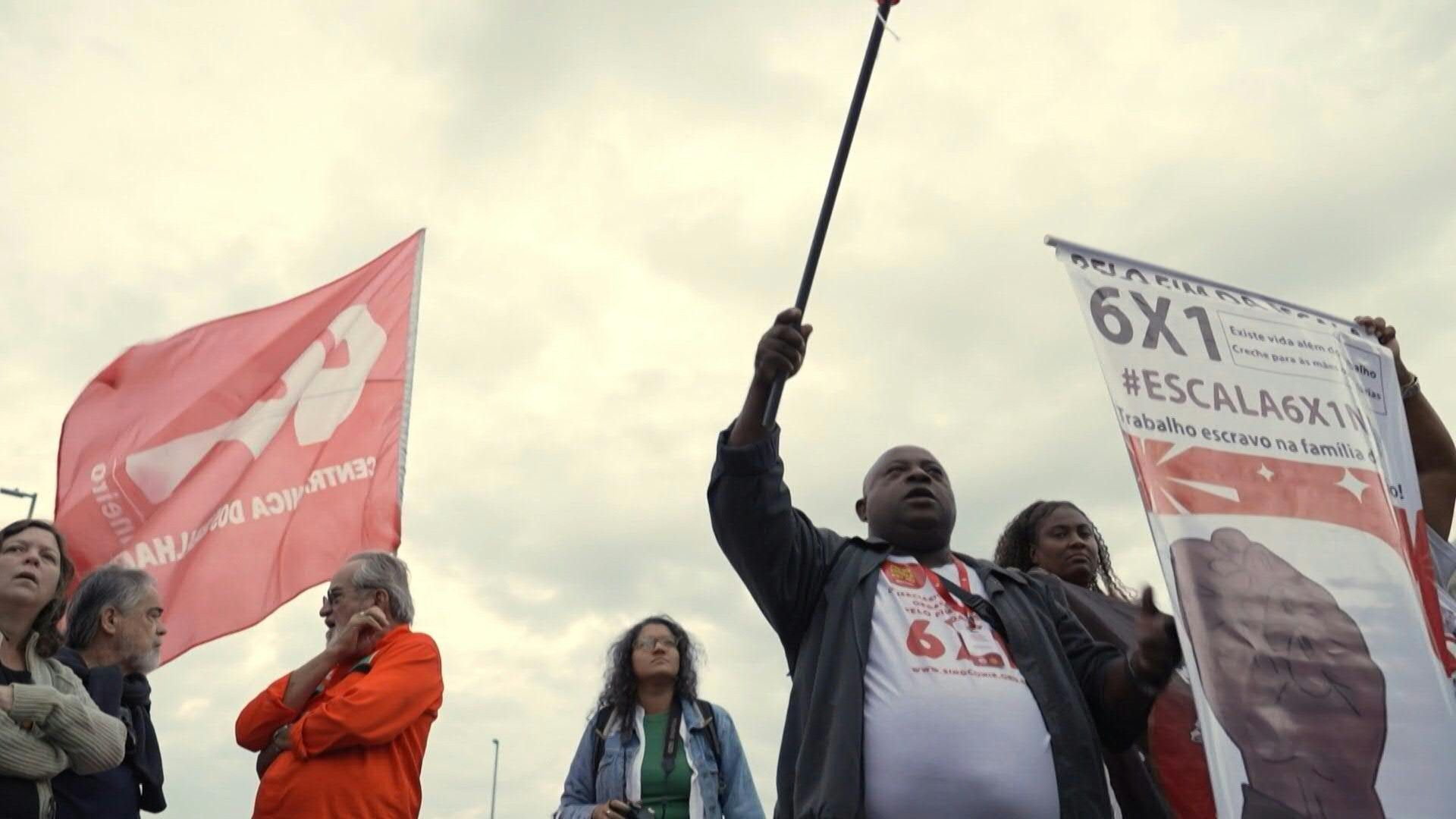 Video: Brazilians protest six-day work week in Rio de Janeiro