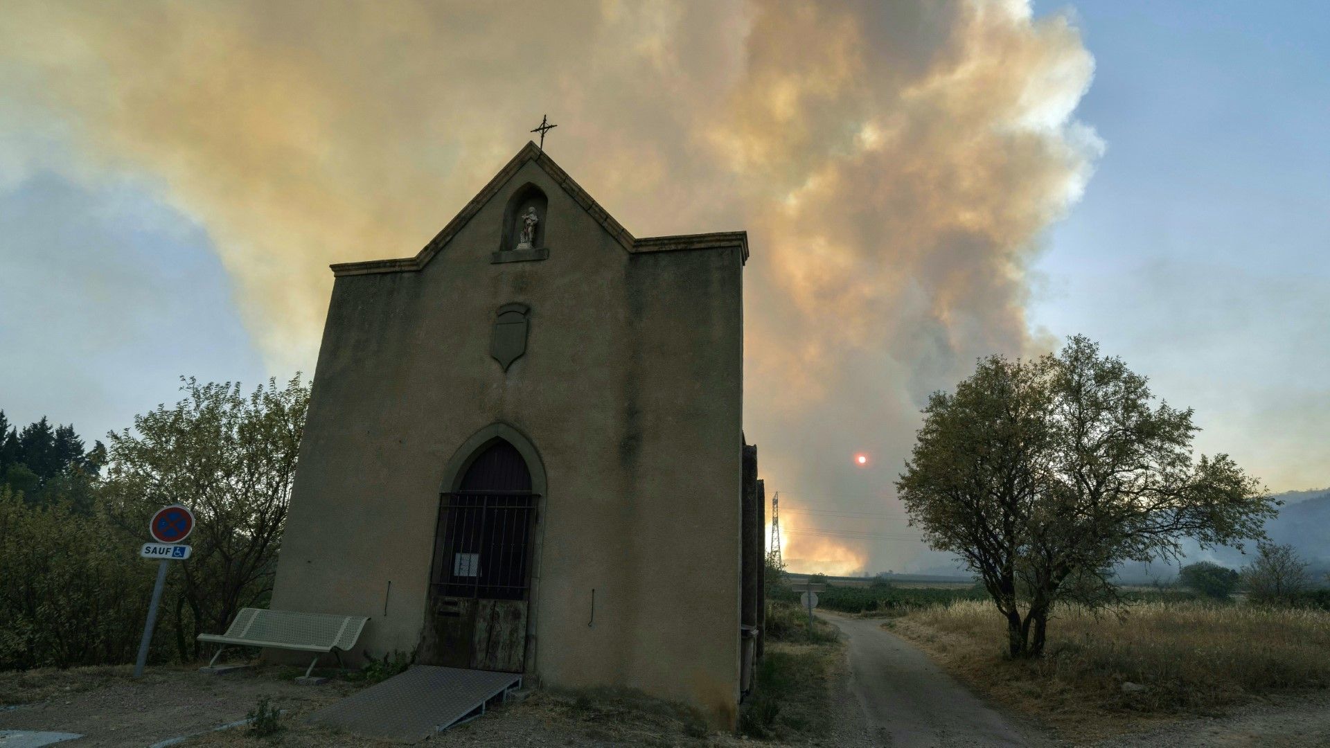Schwerer Waldbrand in Südfrankreich – eine Tote