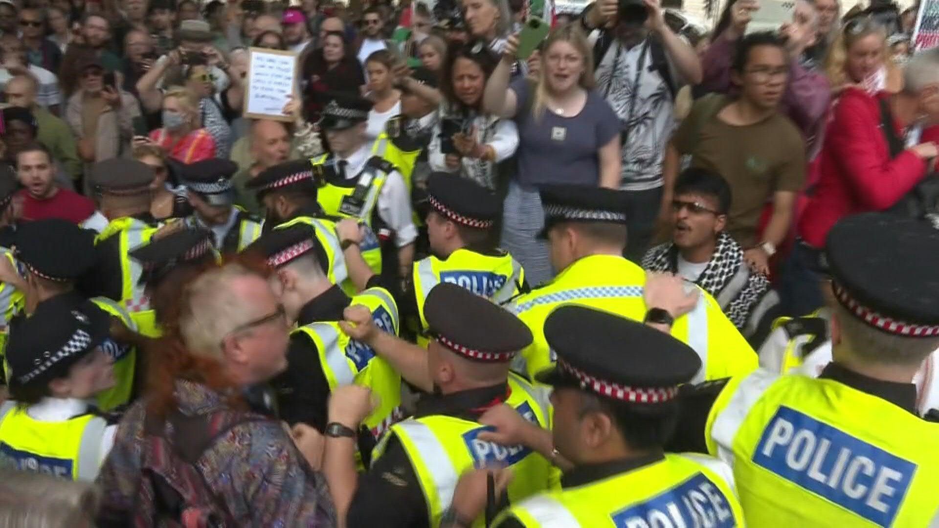 Polícia de Londres prende manifestantes que apoiam a Ação Palestina