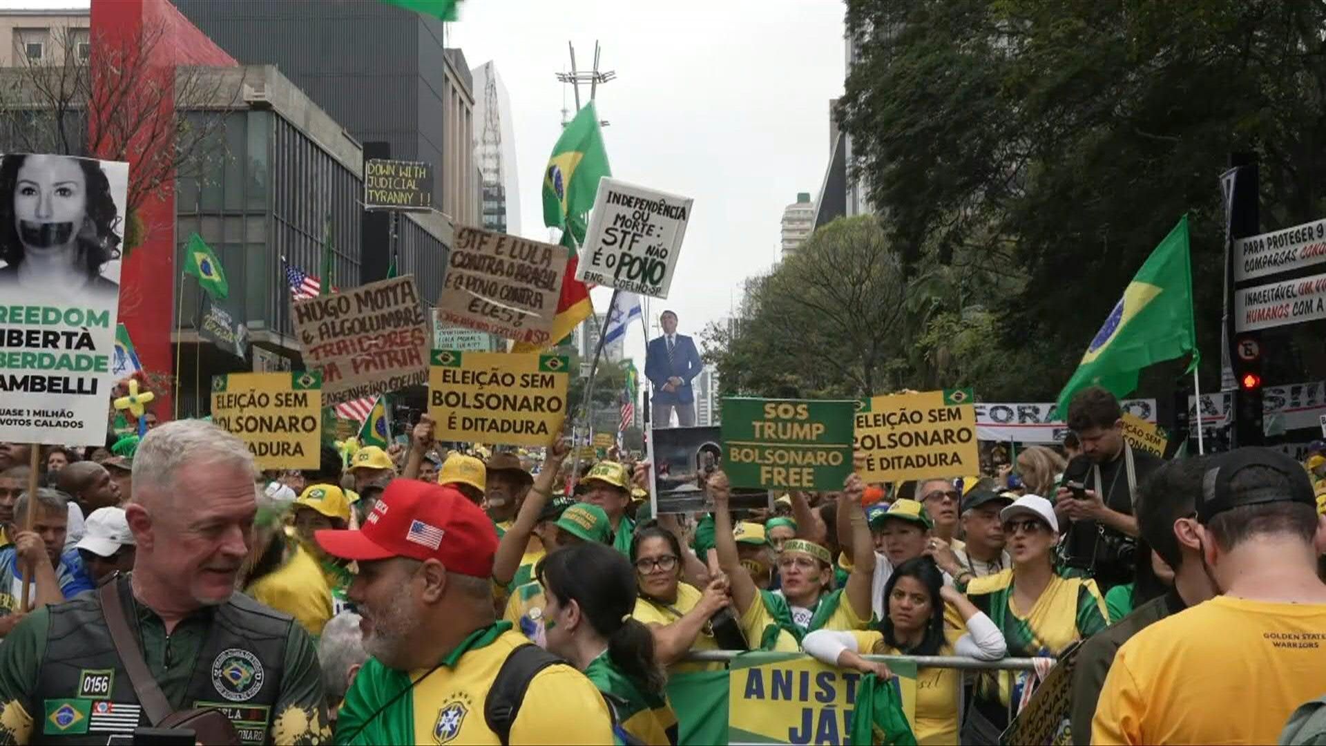 Bolsonaro-supporters-protest-in-Sao-Paulo-ahead-of-coup-trial-verdict