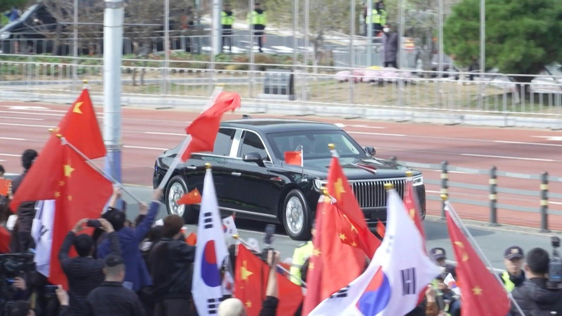 China's Xi leaves for APEC summit after talks with Trump