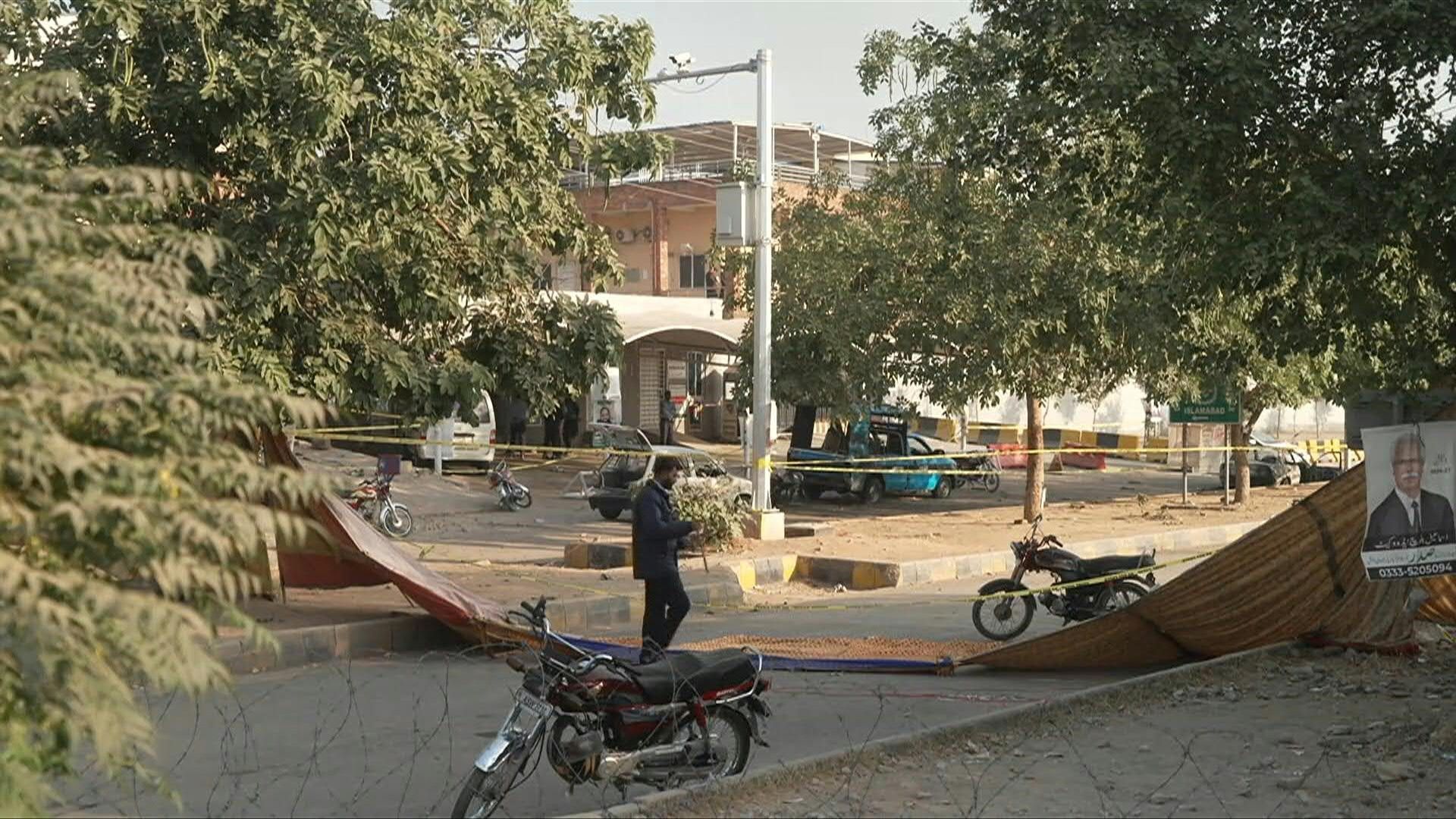Video: Police cordon off scene after deadly suicide bombing in Pakistan's capital
