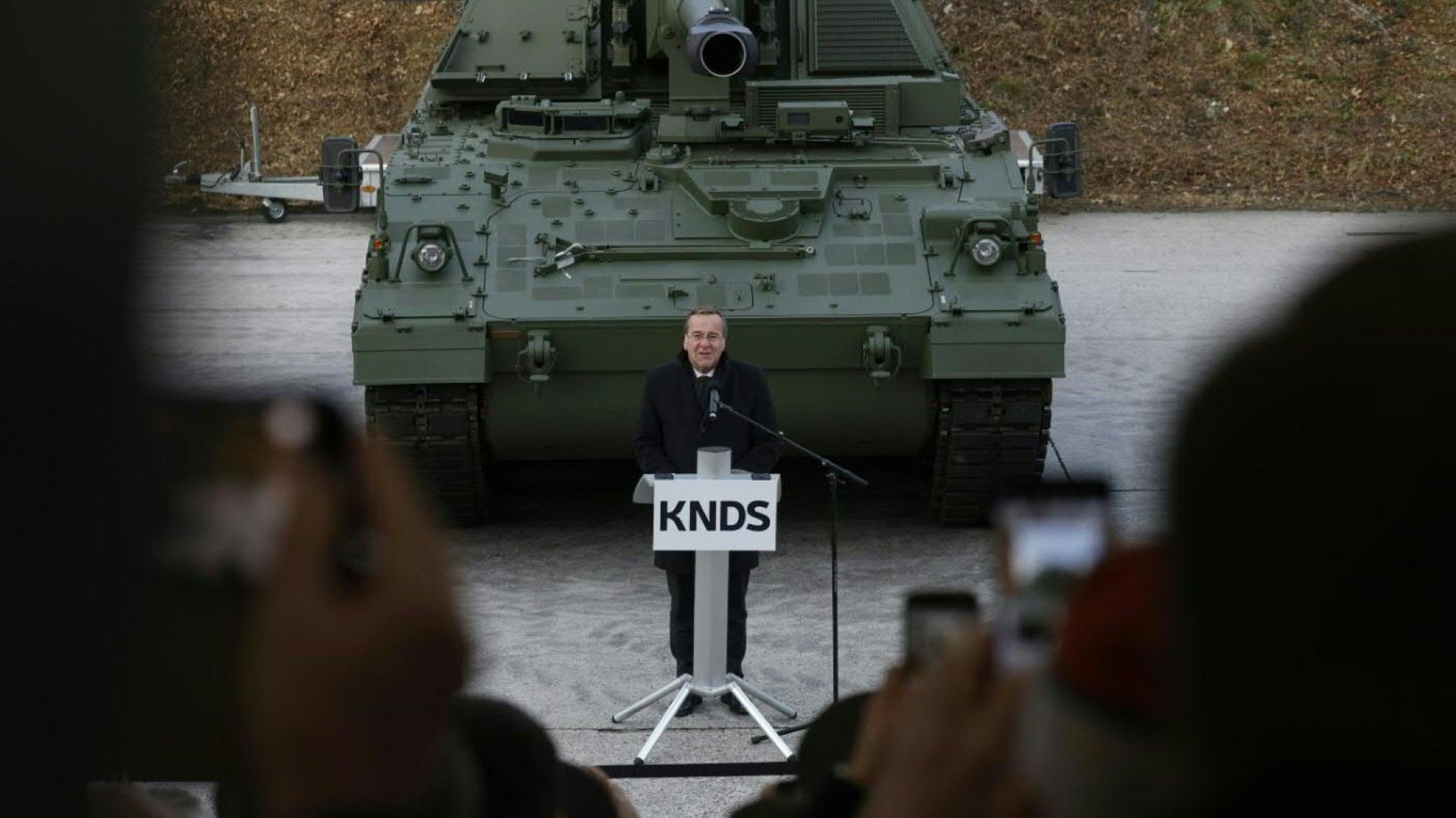 Pistorius präsentiert neuen Kampfpanzer Leopard 2 A8