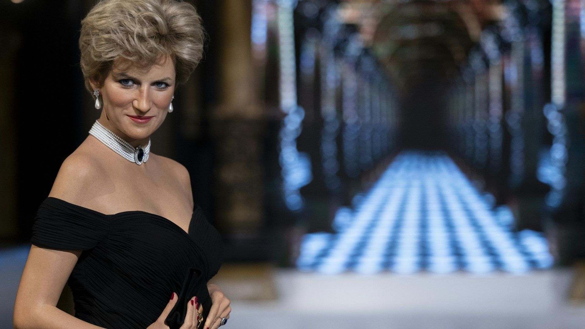 Lady Di in „Rachekleid in Pariser Wachfigurenkabinett aufgenommen