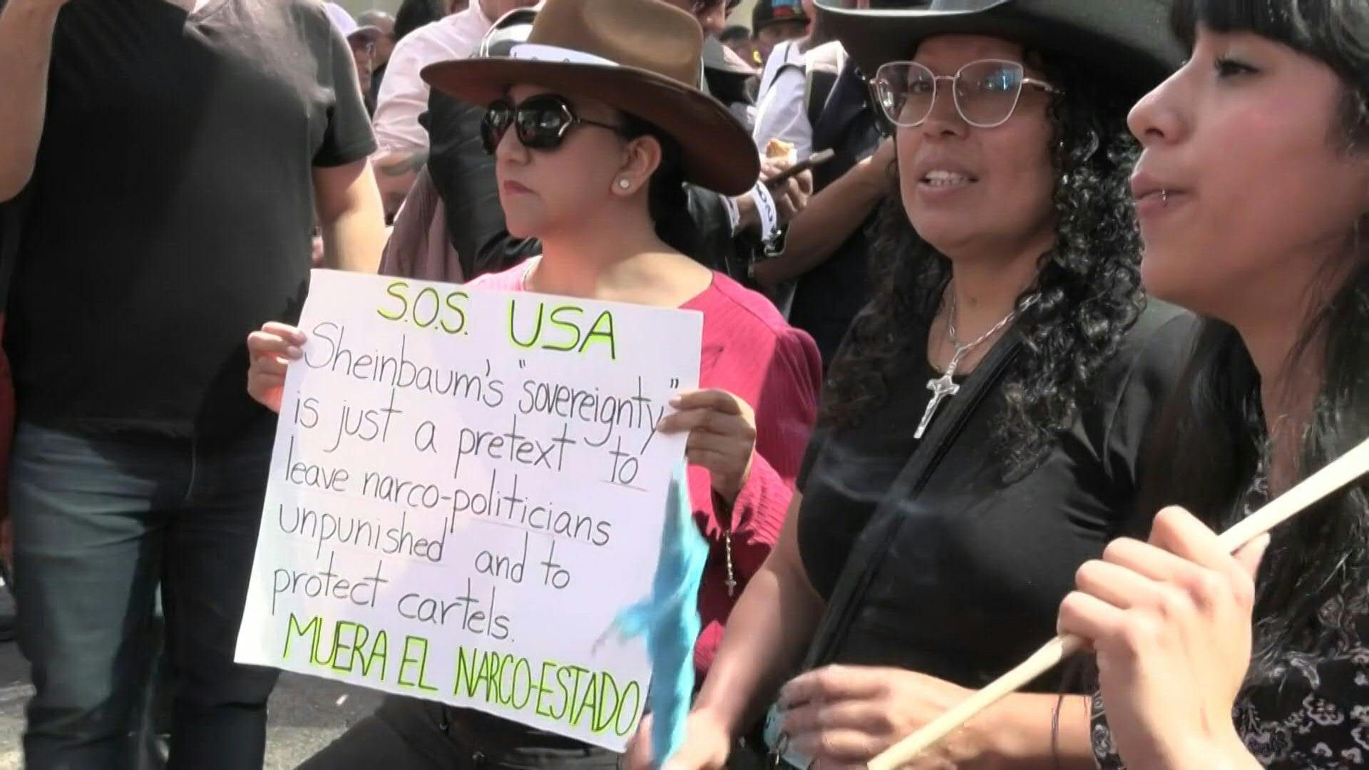 Mexican Police blocks Gen Z march to Zocalo Square