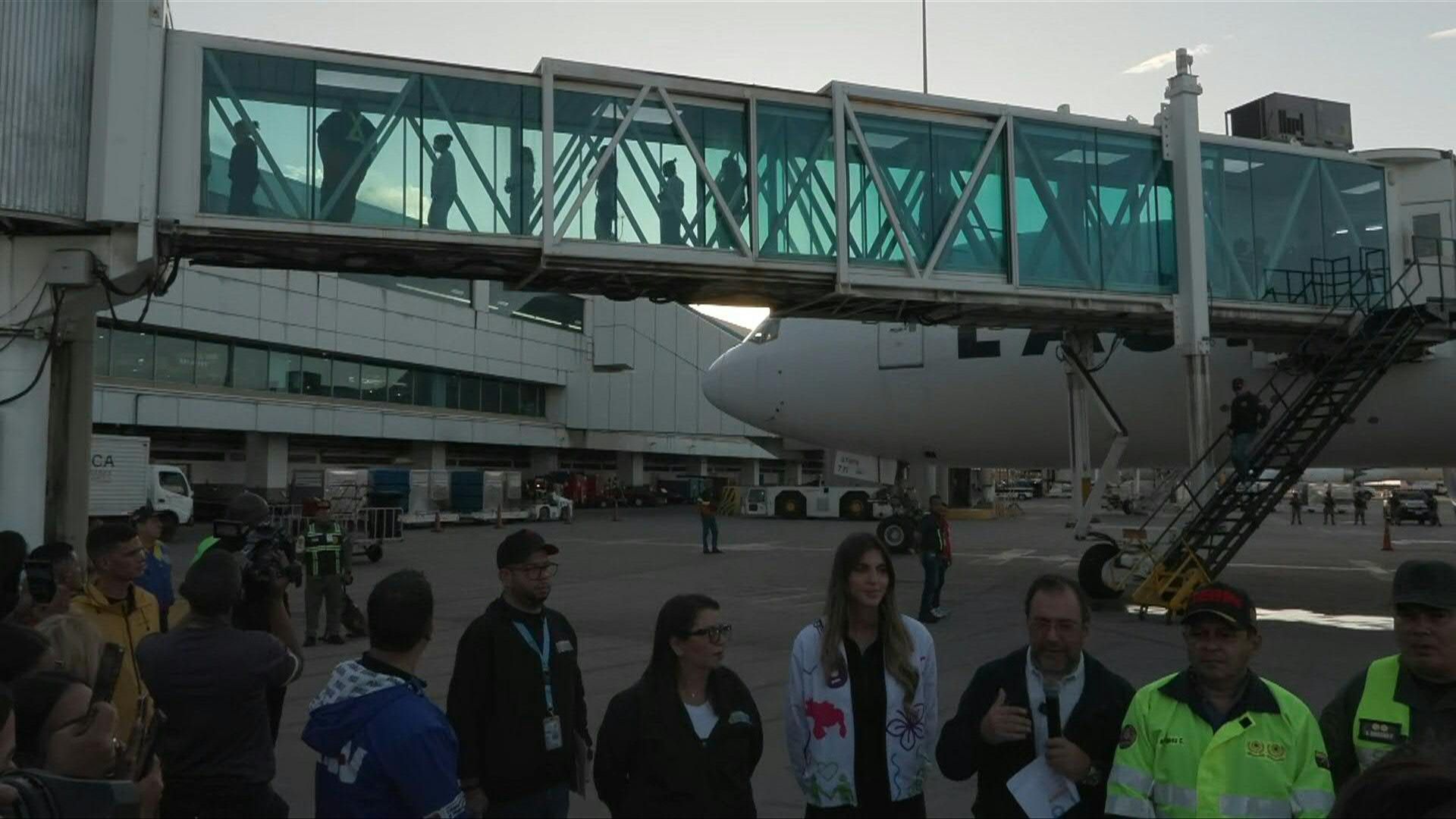 Venezuelan-migrants-expelled-from-the-US-arrive-at-Simon-Bolivar-International-Airport