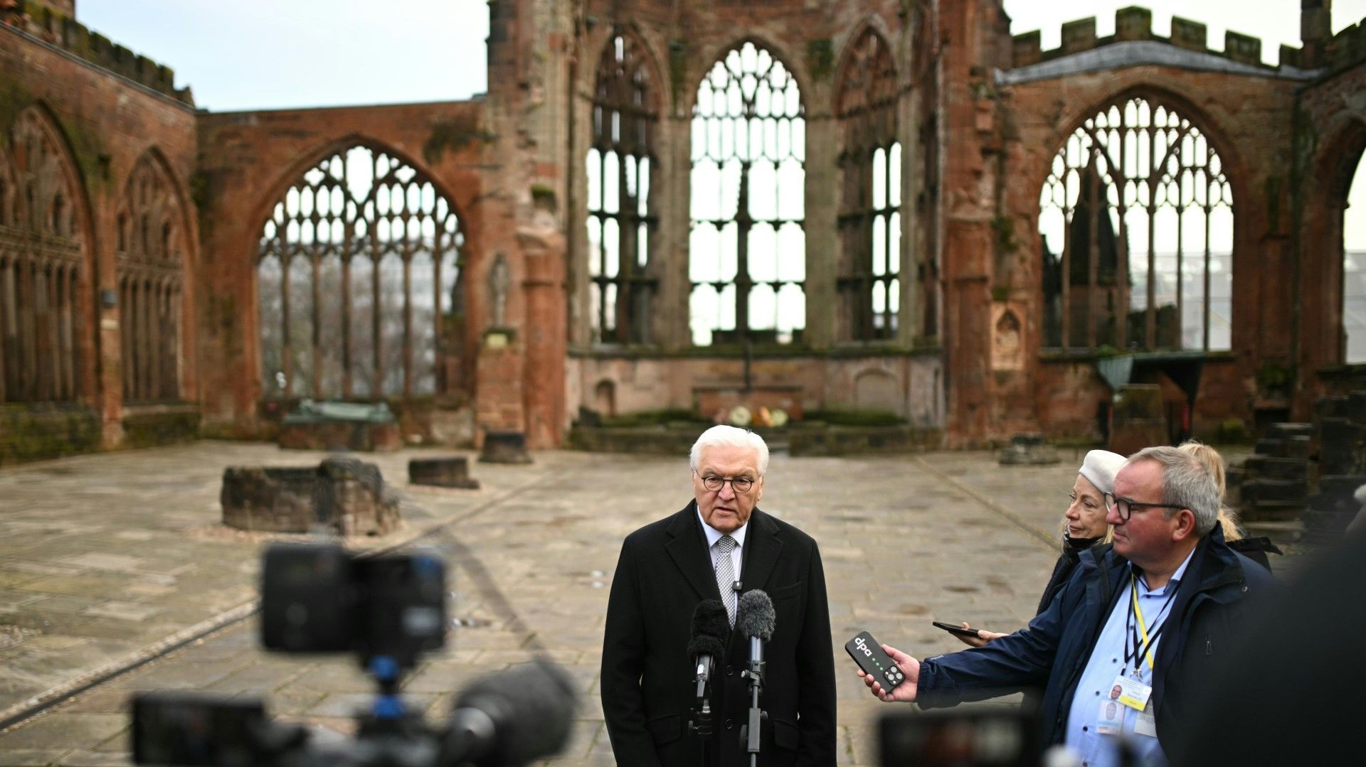 Steinmeier gedenkt in Coventry der Opfer deutscher Bombardierung