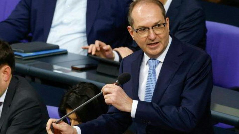 Dobrindt will weiter in den Iran abschieben