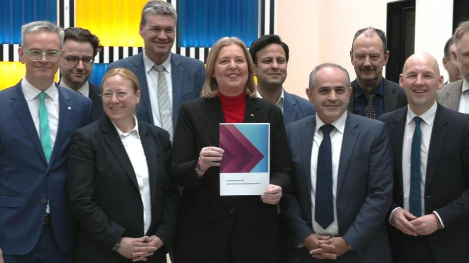 Schlanker und bürgernäher: Regierung will neuen Sozialstaat