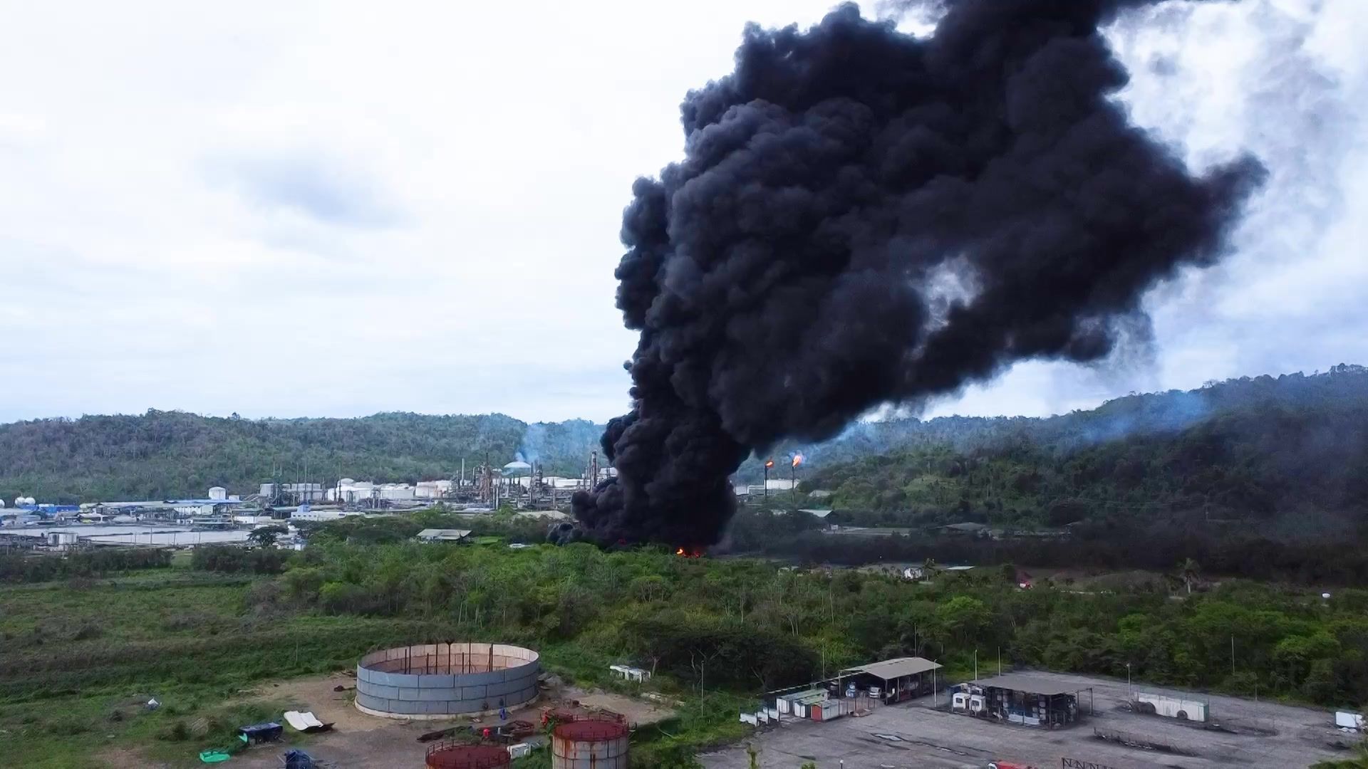 Video: Smoke billows from Ecuador's main oil refinery after it catches fire again