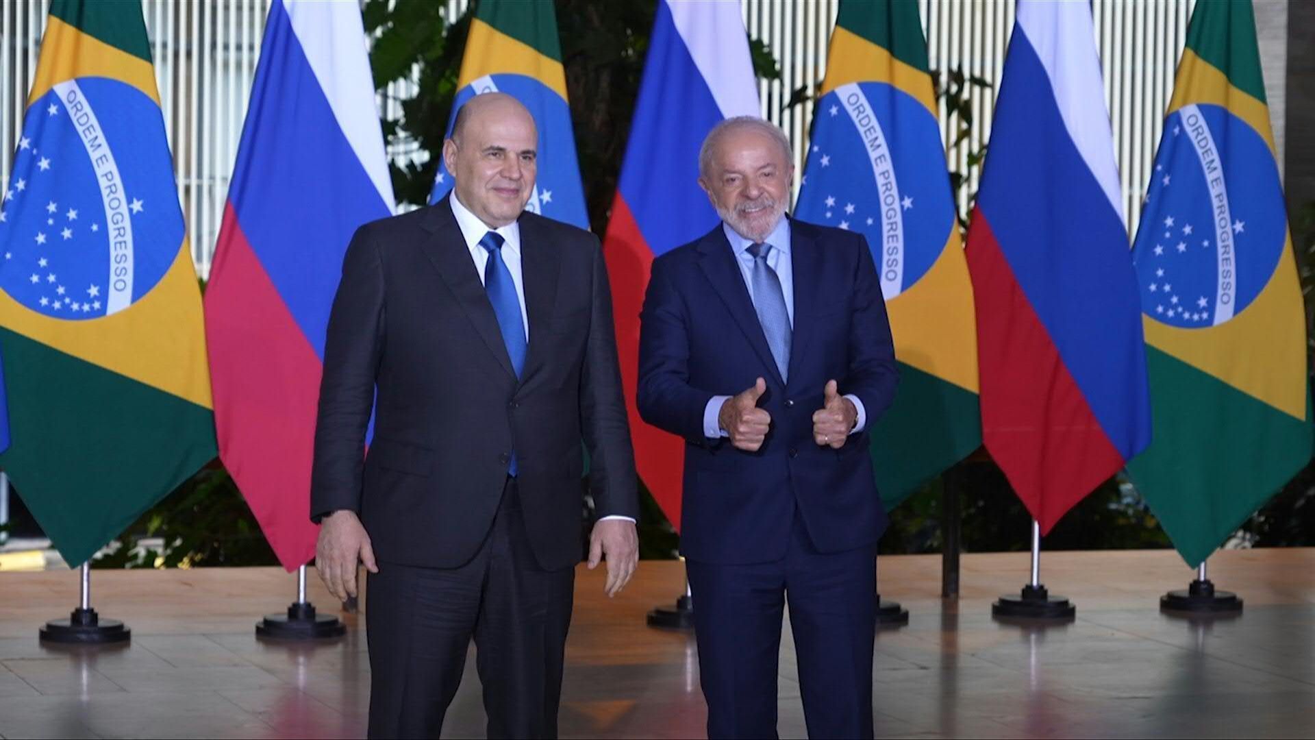 Video: Brazil's Lula shakes hands with Russian PM during visit