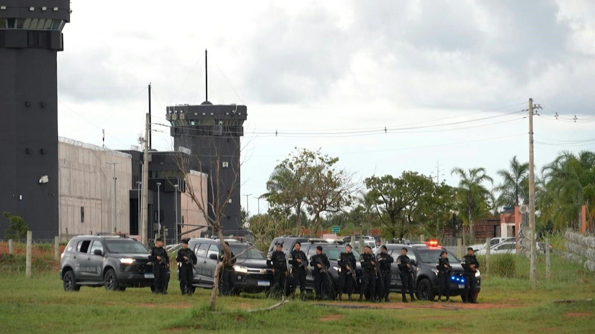 Video: Businessman in bank scandal arrives at Brasilia Federal Prison